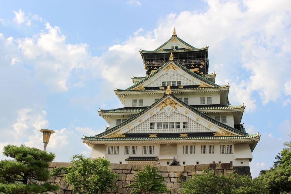 Panoramic view of Osaka Castle and blue sky